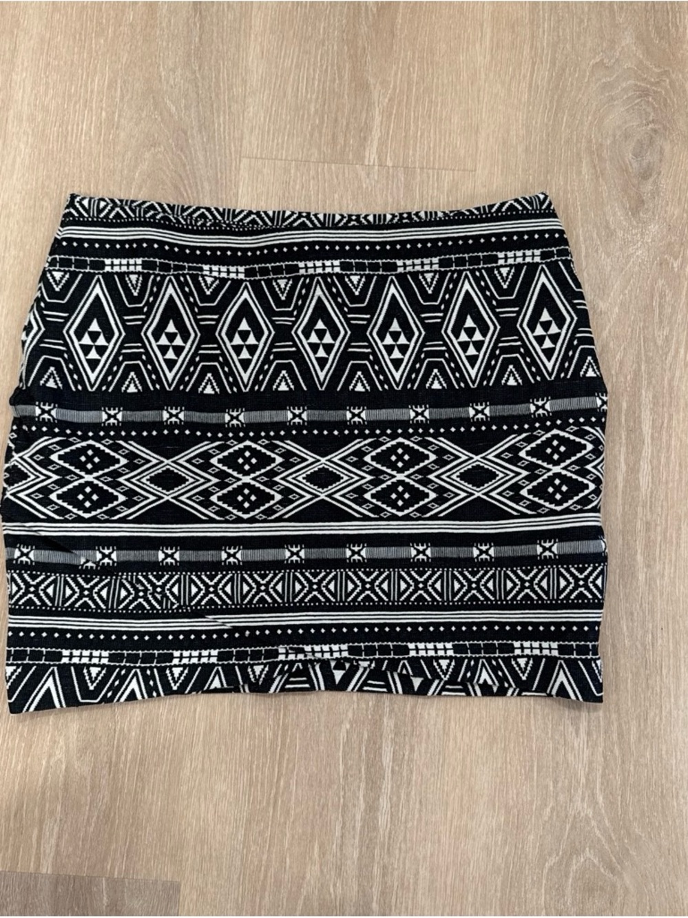 H&M Black and White Geometric Knit Mini Skirt